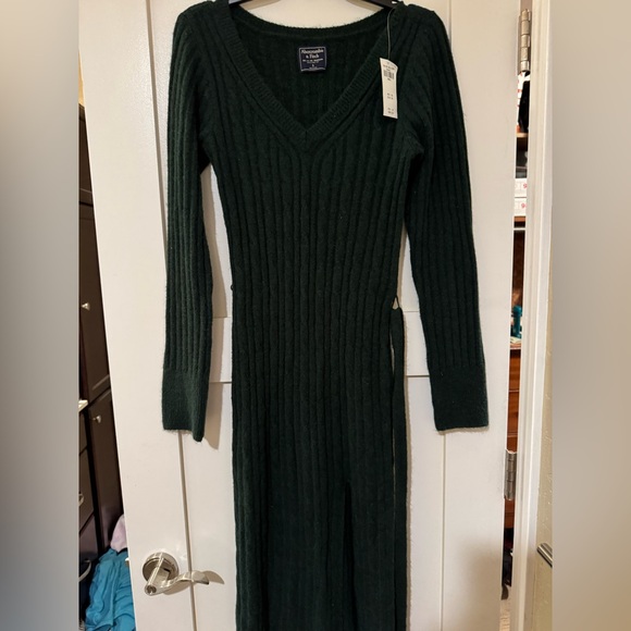Dresses & Skirts - Abercrombie new with tags sweater dress